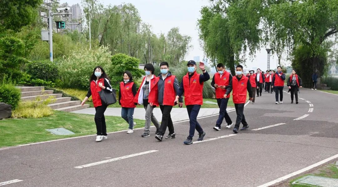 开云手机入口官网集团举办庆“五∙一”健步走，代“盐”健康生活团建活动