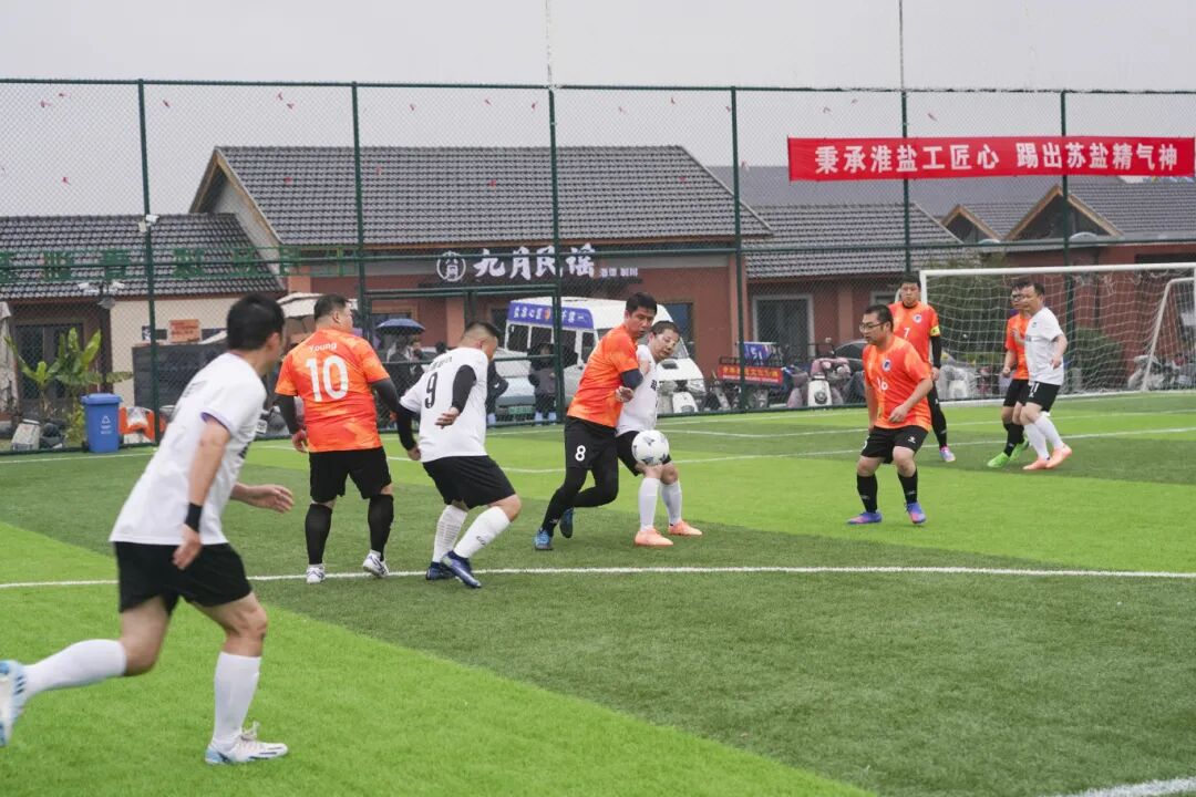 开云手机入口官网集团“淮盐杯”职工足球联赛激情开赛，小组赛首轮战罢